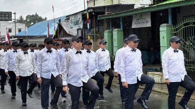 Ikut Lomba Gerak Jalan HUT Ke-80 RI,  Bupati Sofyan Kaepa Sapa dan Hibur Rakyat Banggai 