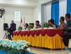 Buka Kegiatan PGRI Balut, Bupati Sofyan Kaepa Serukan Keberpihakan Pemda pada Guru
